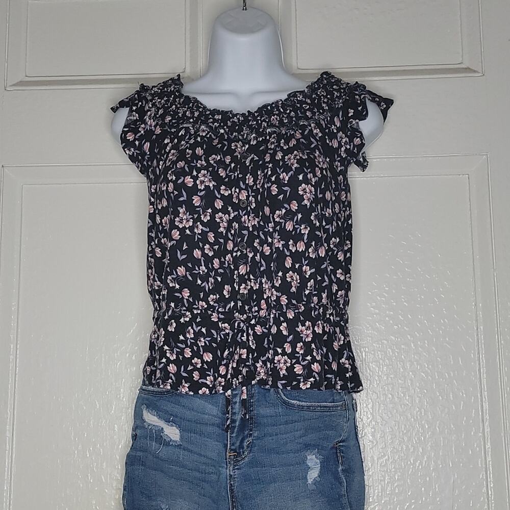 Girl's small floral design, ultra soft top
